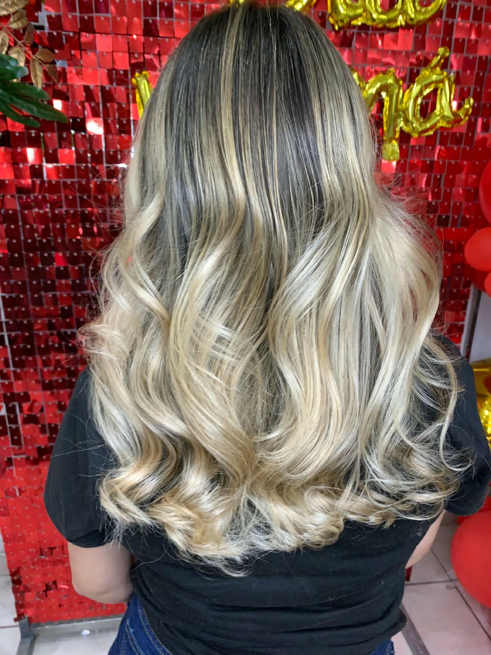 Cabello rubio con ondas